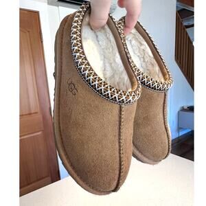 UGG Big Kids Size 2 Tasman Slipper in Chestnut Great Condition